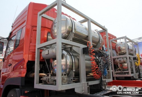 天然氣重型卡車優勢向左劣勢朝右