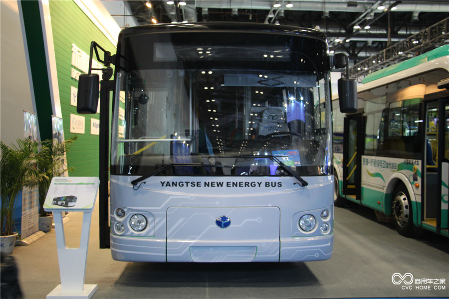 2015節能與新能源汽車成果展揚子江8.2米城市客車