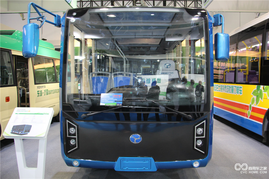 2015節能與新能源汽車成果展揚子江6.1米城市客車