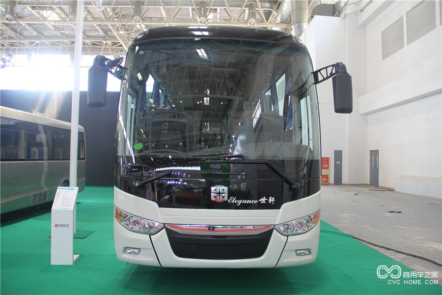 2016北京道路運輸展 中通11米插電式混動公路客車