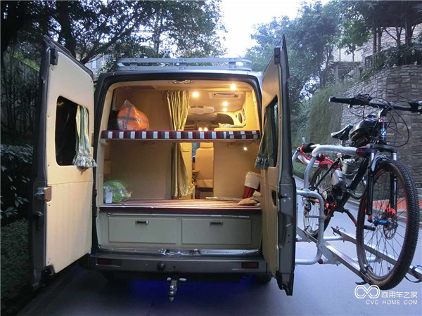 20160729 勾一筆南方山水，潑一丈塞北豪情，大通房車車主羅曉平《探索》如畫人生-內飾3.jpg