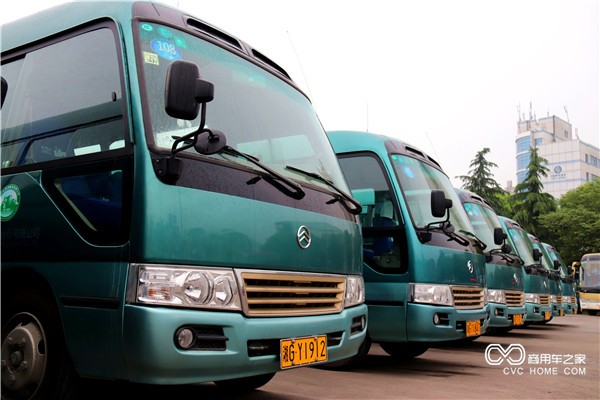 4_130車輛全部投入使用，每小時運力可達2000人.JPG